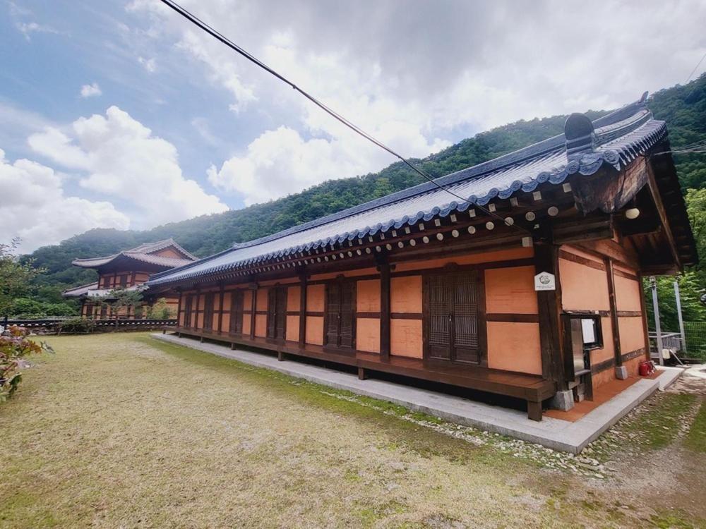 Yeongwol Hwanggung Hanok Pension Luaran gambar