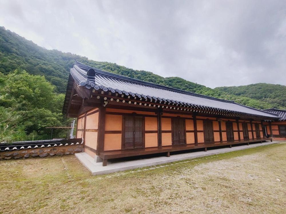 Yeongwol Hwanggung Hanok Pension Luaran gambar