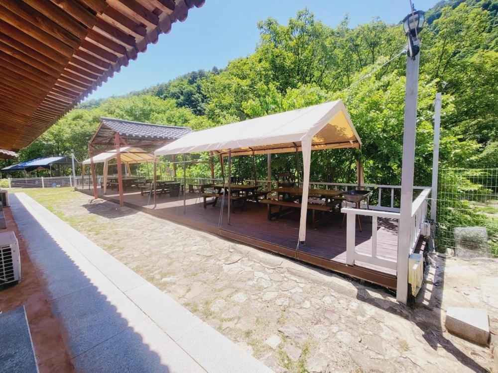 Yeongwol Hwanggung Hanok Pension Luaran gambar